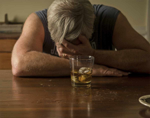 why does alcohol withdrawal cause seizures